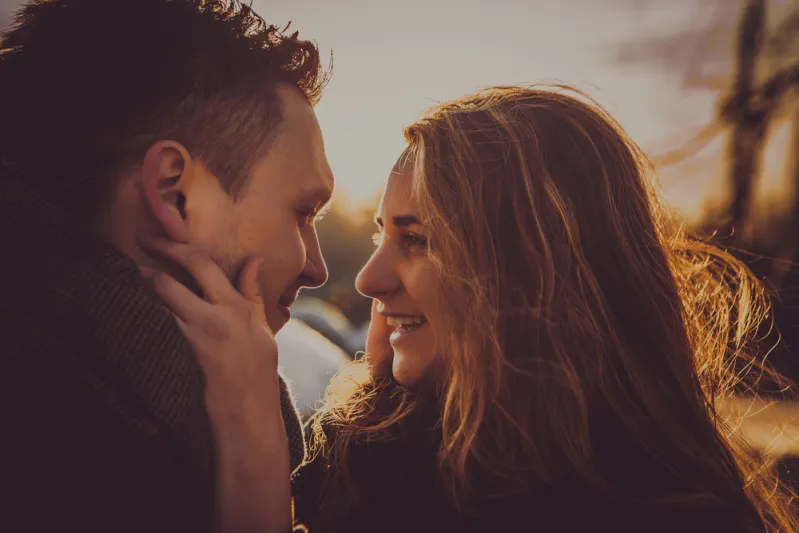دراسة أمريكية: الرجل يشعر بالحب قبل المرأة بـ 6 أسابيع