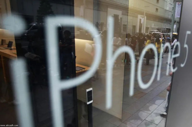 آيفون 5 يسيطر على مبيعات الهواتف الذكية بالإمارات