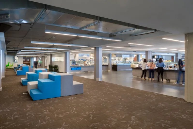 الرجل" في مكاتب المقرّ الرئيسي لـ"تويتر" حقائق مثيرة عن العصفور الازرق