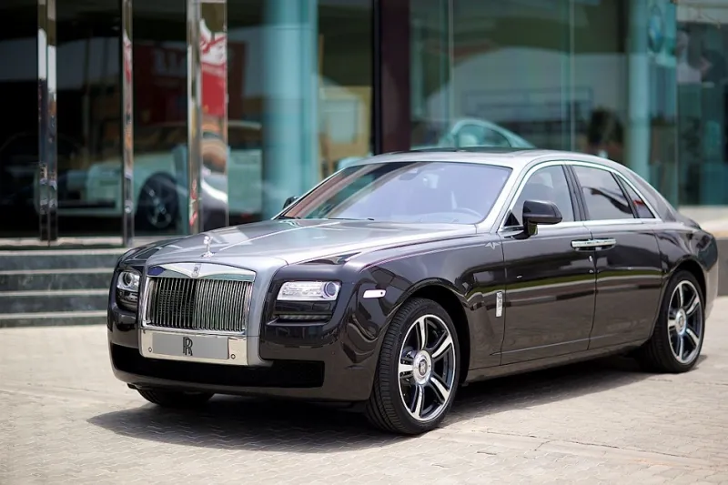 أقوى سيارة رولز رويس بأربعة أبواب تصل إلى دبي...بالصور