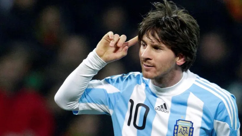 مجهولون يقومون بقطع أصبعي سبابة ميسي