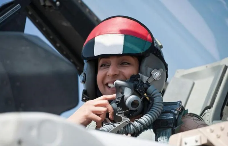 مريم المنصوري أول إماراتية تقود طائرة حربية