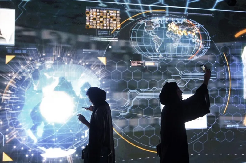 دراسة: الإماراتيات في المركز الثاني عالميا في استخدام مواقع التواصل الإجتماعي