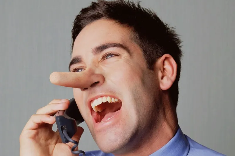 10 كذبات يشترك فيها الرجال و تكشفها المرأة   