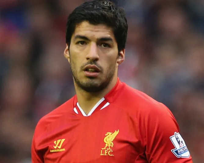 بالصور: سواريز يصل إلى برشلونة لتوقيع العقد