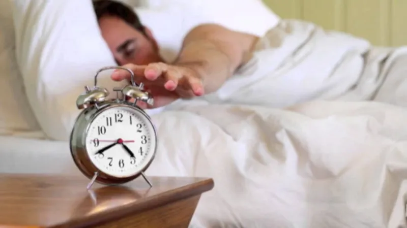 العاشقون للاستيقاظ باكرا.. أكثر ميلا للخيانة!