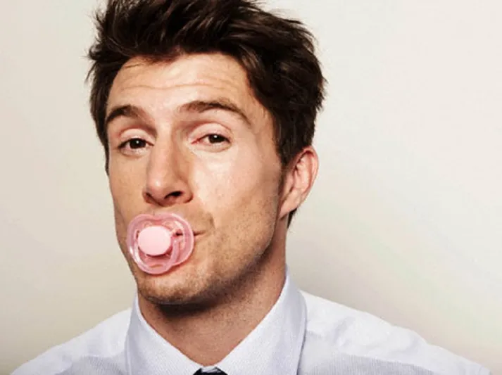 3 ملايين بالغ يستخدمون "لهاية" الأطفال في بريطانيا