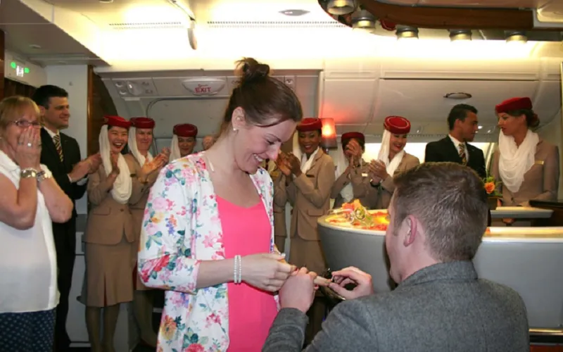 عرض زواج على ارتفاع 35 ألف قدم