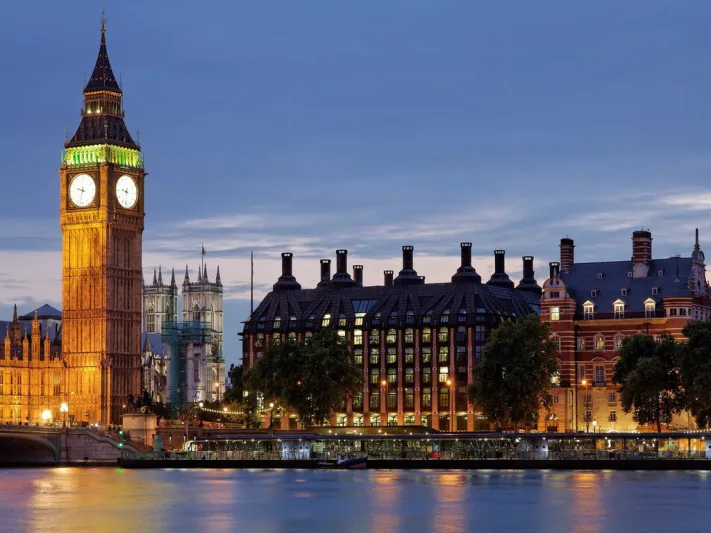 أين تجد أرخص سعر لدرجة رجال الأعمال إلى لندن هذا الصيف؟