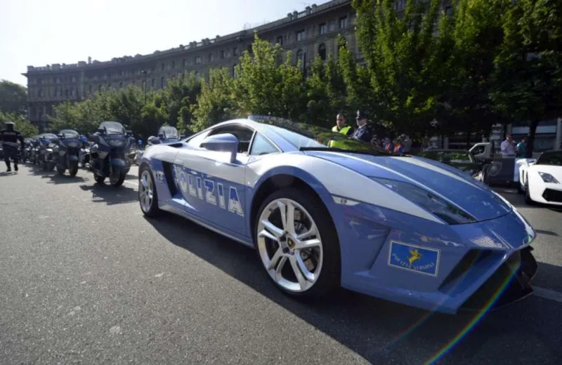 لامبورغينى Huracan سيارة الشرطة الإيطالية الجديدة   