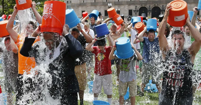 مظاهرات في الصين: تحدي دلو الثلج هدر للمياه