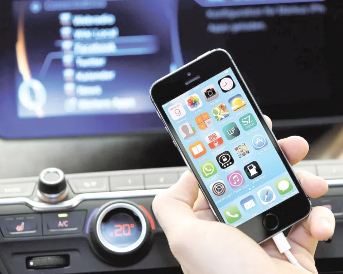 الامارات : انحنى ليلتقط هاتفه الجوال فقتل اخته العروس.