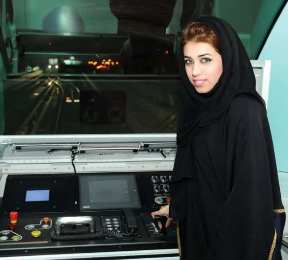 تعرف على أول سائقة إماراتية عملت على مترو دبي