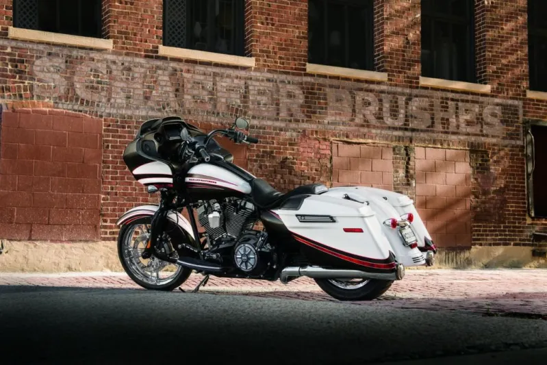 تشكيلة هارلي-ديفيدسون لـ2015 تضيف قوّة أكبر على الطرقات المفتوحة