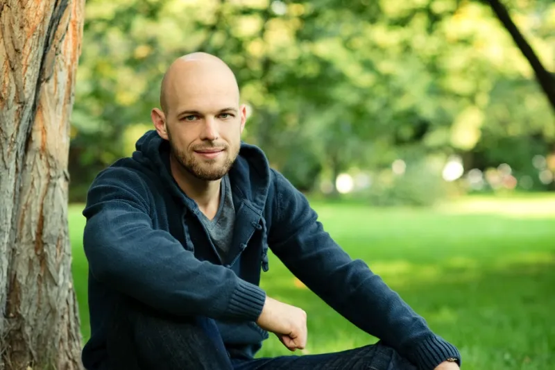 الرجل الاصلع مفهوم اخر للجاذبية لدى عالم الفتيات