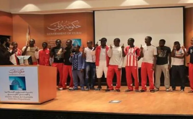 فريق كرة قدم كاميروني يشهر إسلامه في دبي