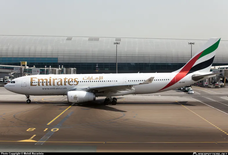 ماذا حل براكب حاول فتح باب طائرة الاماراتية؟!