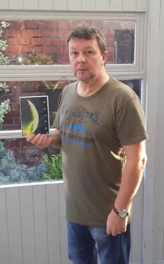 بريطاني يعثر على كائن فضائي في مطبخ منزله