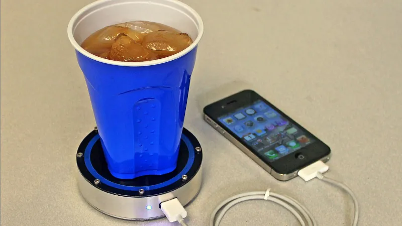 شحن الهاتف الجوال في العمل قد ينهي عقد العمل!