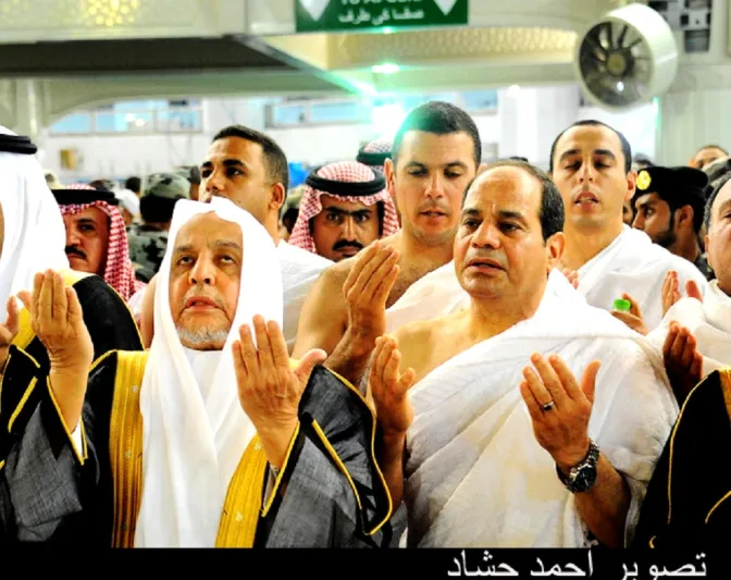 مطوّف الرؤساء والملوك...هذا ما يفعله زعماء العالم امام الكعبة