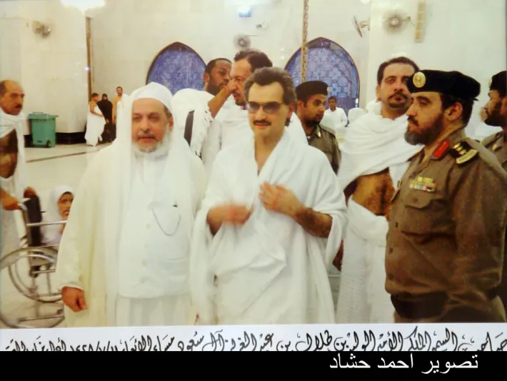 مطوّف الرؤساء والملوك...هذا ما يفعله زعماء العالم امام الكعبة