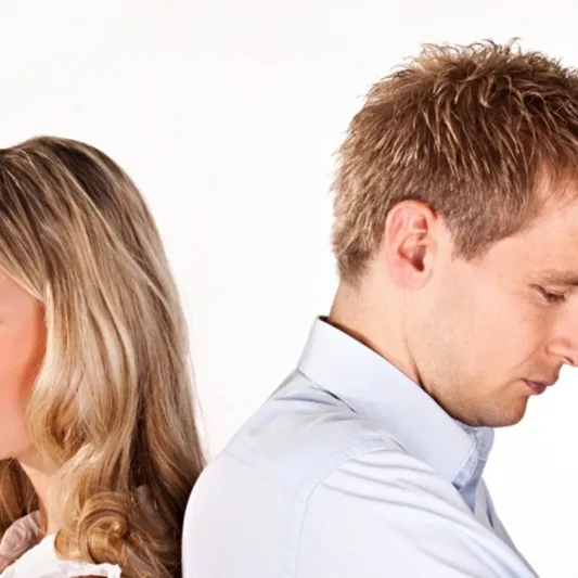 الرجال والنساء يكذبون بالقدر نفسه.. لكن تختلف الأهداف