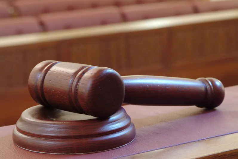 سعودي يطلق زوجته لأنها رفضت إغلاق باب السيارة