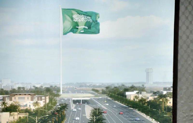 بالفيديو.. سعودي يتسلق أعلى سارية في العالم ويدشنها بـ"سلفي"