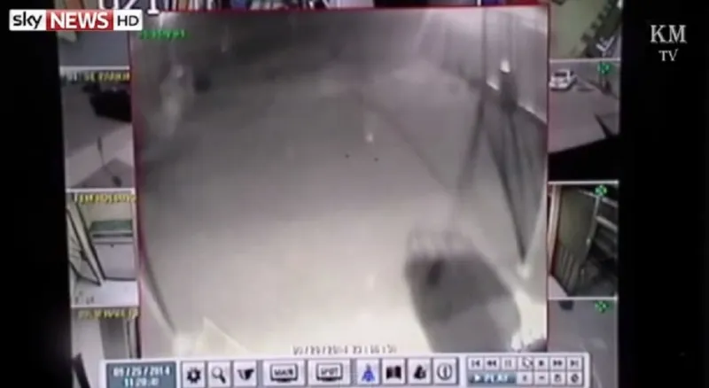 فيديو| شبح يتجول بحريّة في مركز شرطة بولاية نيومكسيكو الأمريكية