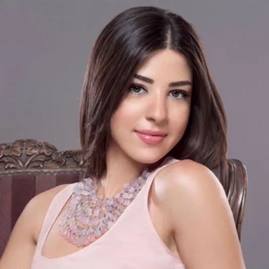 بالفيديو: سقوط ”ملكة جمال لبنان” على المسرح