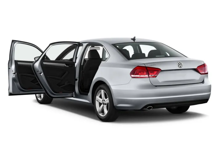 بالفيديو..افضل طريقة لفتح باب سيارتك في حال نسيت المفتاح بداخلها