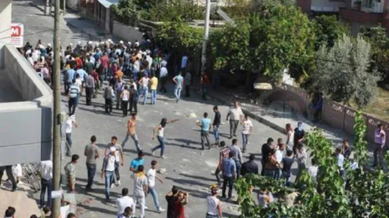 بالفيديو...أتراك يقتلون سائحًا سعوديًا ويحرقون سيارته بسبب داعش