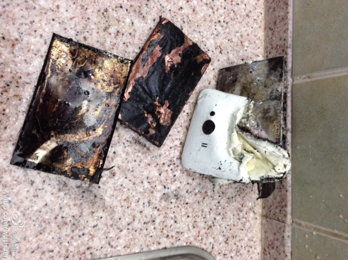 انفجار هاتف يثير رعب حافلة بأكملها