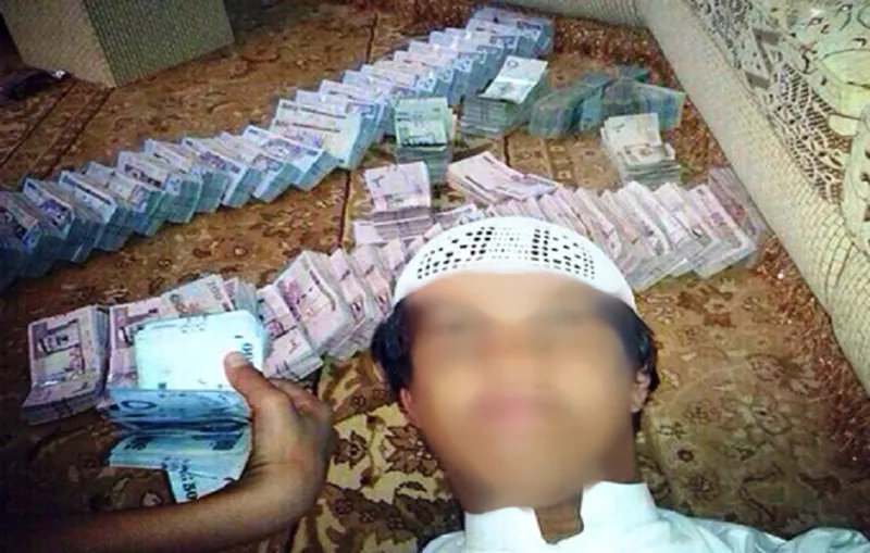 سيلفي لشاب سعودي بجوار مليون و600 ألف ريال يضعه في السجن