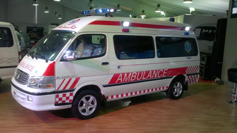 مسعفون يلقون جثة في القمامة بسبب انتهاء دوام العمل