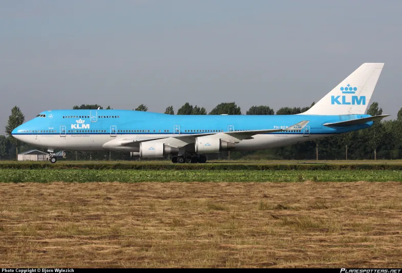 بالصور .. حالة ذعر و هبوط اضطراري لطائرة بسبب مزحة ثقيلة   