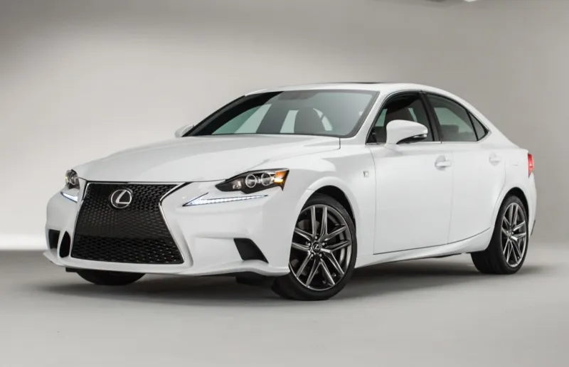 لكزس F sport 250 IS تصل إلى أسواق الامارات