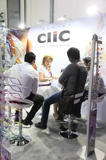 أول ظهور رسمي لنظارات غووغل في معرض تجاري بدبي خلال "فيجن إكس 2014"