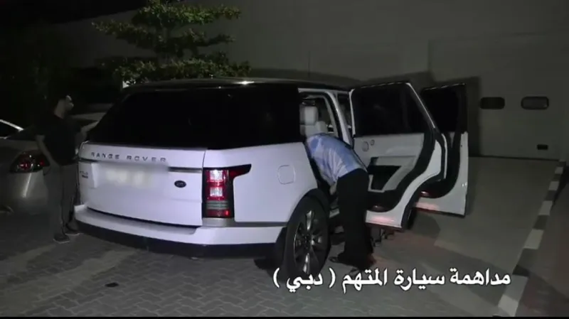 بالفيديو .. شرطة أبو ظبى تداهم سيارة و منزل أكبر تاجر مخدرات