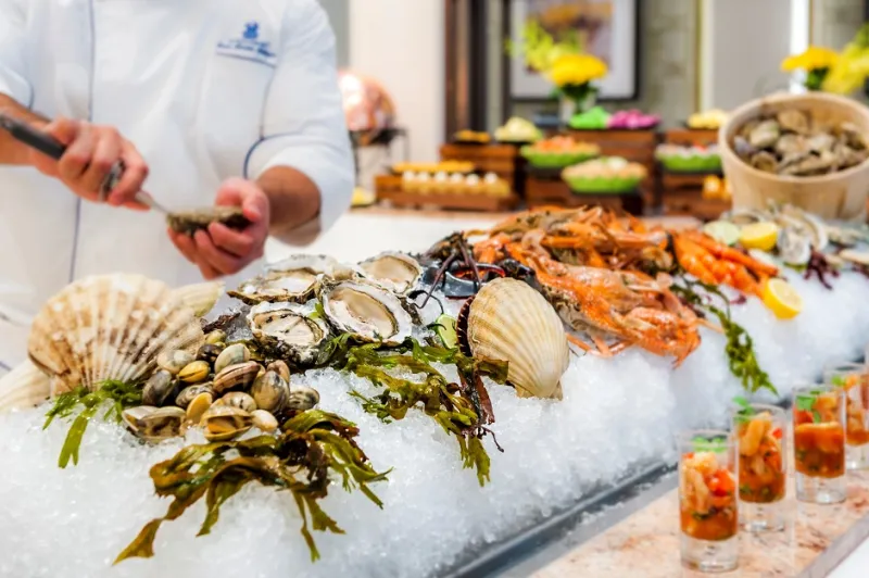 فندق الريتز-كارلتون، دبي يقدم وجبة برانش في مطعم كارافان   