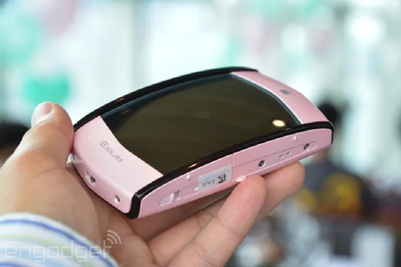 الكاميرا المرآة لصور السيلفي من كاسيو 