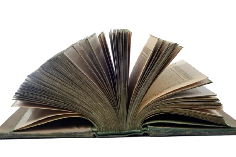 أول مصحف مصنوع من الأعشاب الطبية يعرض في دبي