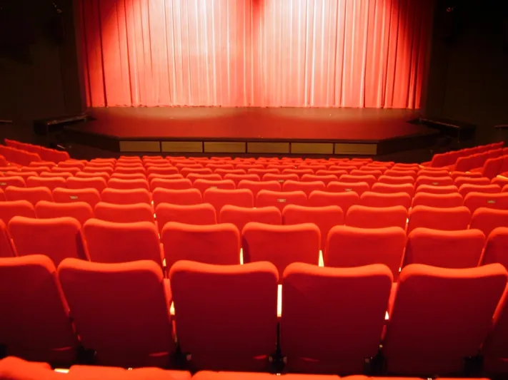 بالفيديو..لحظة موت مغني إيطالي على المسرح أمام الجمهور