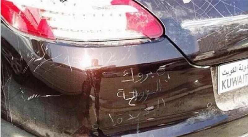 بالصورة..باركت زواج زوجها باخرى بـ"تشويه" سيارته البورش باناميرا