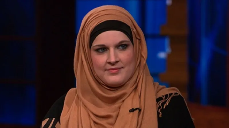 فيديو..القصة الكاملة لـ “مغنية الهيب هوب الشهيرة التي اسلمت وتخلت عن أميركا”