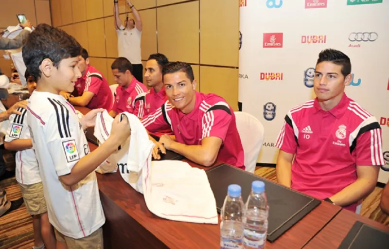 بالصور..ريال مدريد بكامل نجومه في دبي