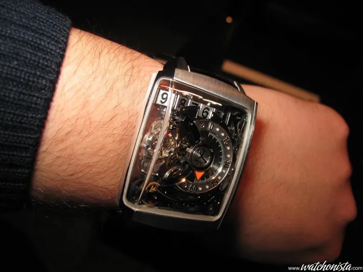 بالصور ..ساعة معقدة فاخرة لـ28 ثريا فقط