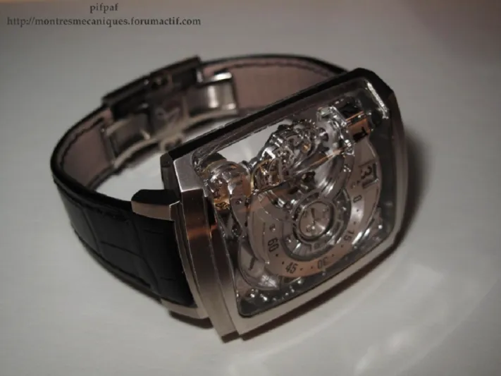 بالصور ..ساعة معقدة فاخرة لـ28 ثريا فقط