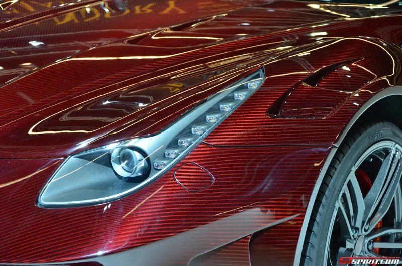 اندر نسخة فيراري في العالم يملكها سعودي ويتجول في دبي