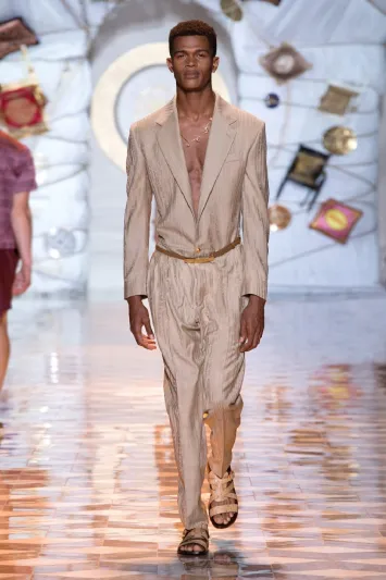 مجموعة فرساتشي الرجالية لموسم ربيع وصيف 2015